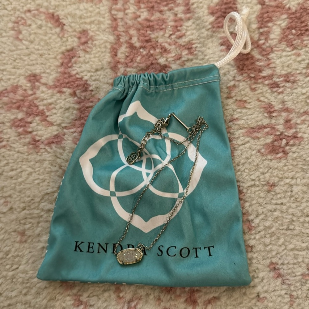 Kendra Scott necklace